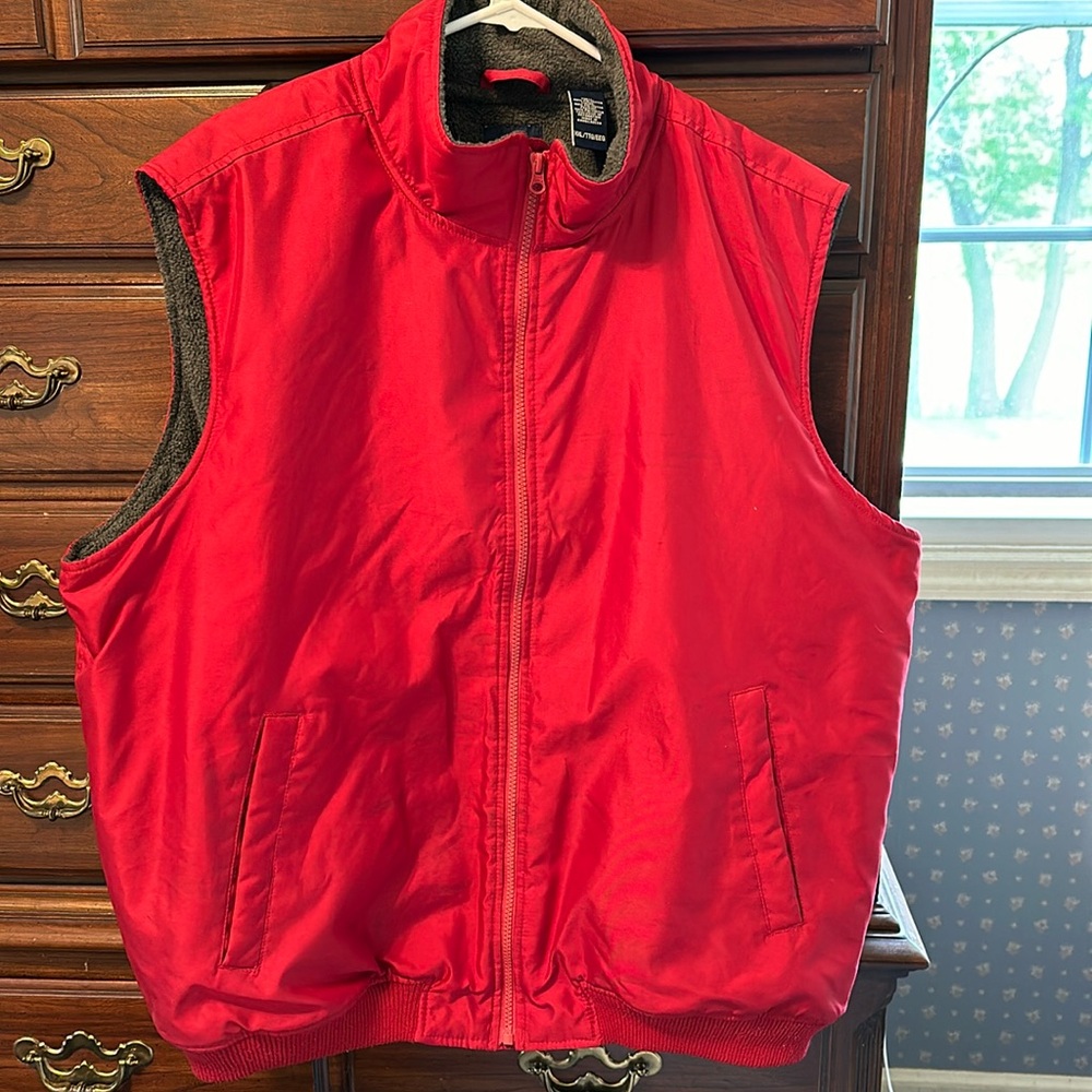 Champs Men’s sleeveless vest. Size: XXL Slightly worn from smoke free home.